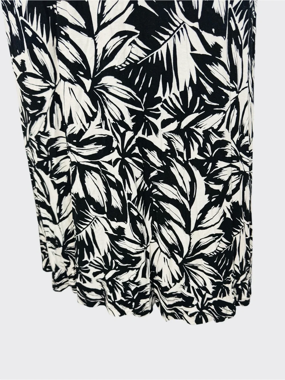 LOFT Fit and Flare Black & White Spaghetti Strap Dress Petite Size M, leaf print - Picture 6 of 13